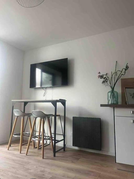 La Grange Eiffel Appartement Cosy Avec Parking Ferme Et Terrasse Wood Coutiches Exterior photo